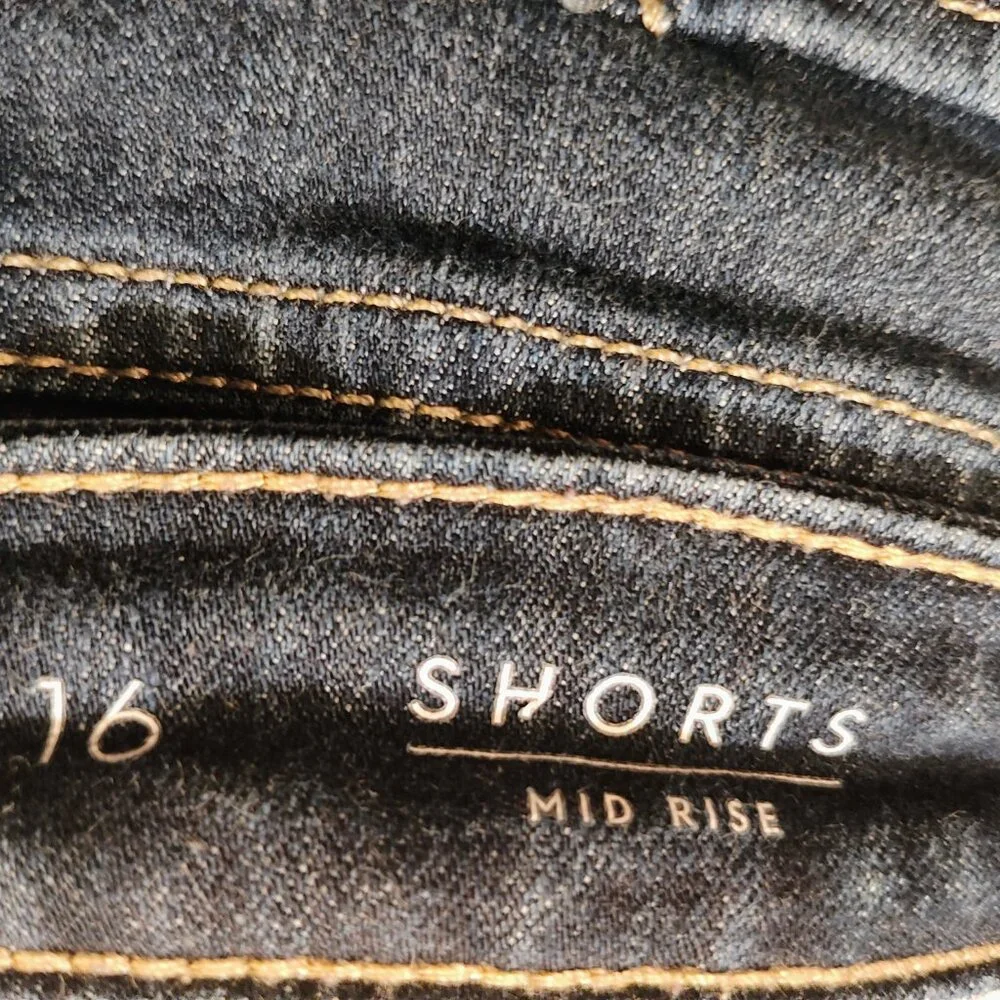 Simply Vera Vera Wang Mid Rise Denim Shorts, Size 16, Used - Picture 5 of 5